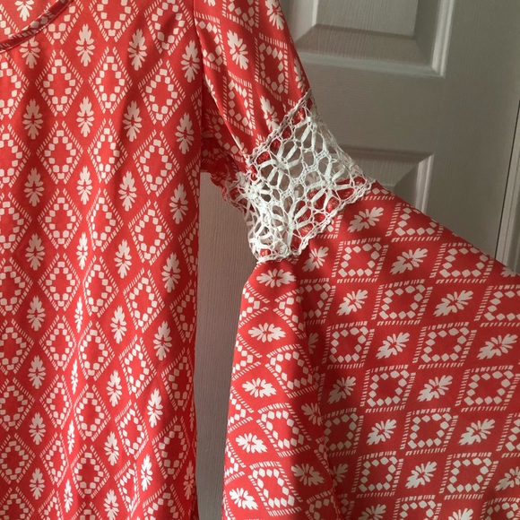 Lace sleeve blouse - Picture 2 of 2